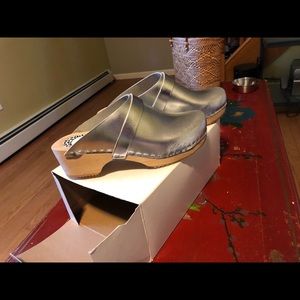 Hollie Woods clogs sz 37 NEW